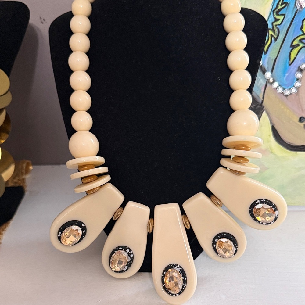Elegant Cream Statement Necklace